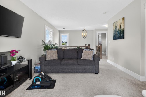1 1030 Connelly Way, Edmonton, AB - Indoor Photo Showing Living Room