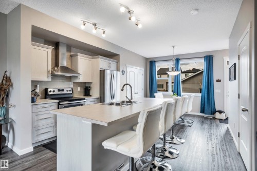 2565 Coughlan Road, Edmonton, AB - Indoor Photo Showing Kitchen