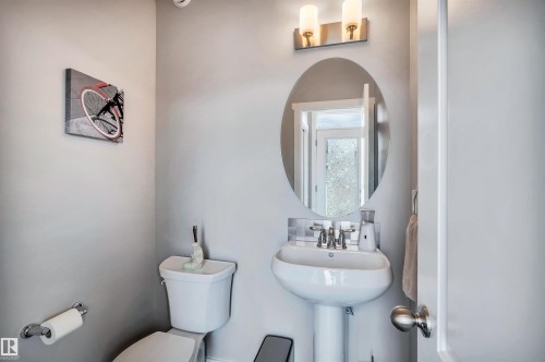 2565 Coughlan Road, Edmonton, AB - Indoor Photo Showing Bathroom