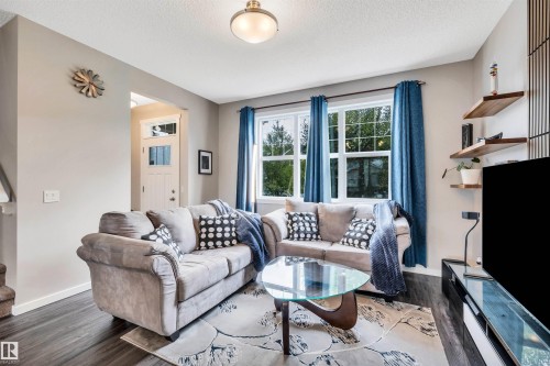 2565 Coughlan Road, Edmonton, AB - Indoor Photo Showing Living Room
