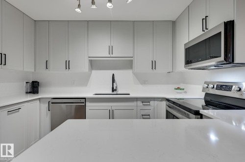 13 Clearwater, Devon, AB - Indoor Photo Showing Kitchen With Upgraded Kitchen