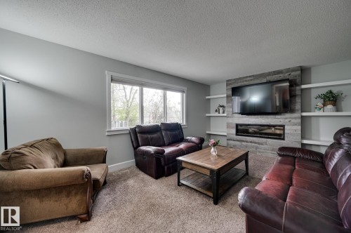 13 Clearwater, Devon, AB - Indoor Photo Showing Living Room