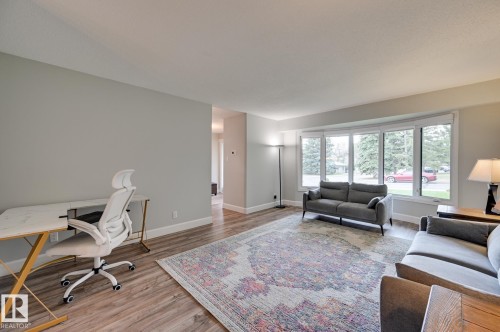13 Clearwater, Devon, AB - Indoor Photo Showing Living Room