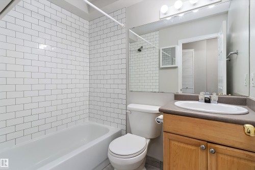 7 11008 124 Street, Edmonton, AB - Indoor Photo Showing Bathroom