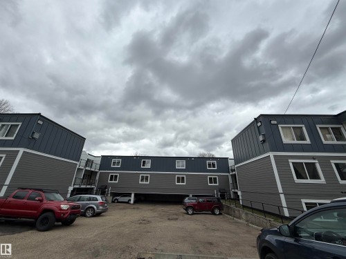 7 11008 124 Street, Edmonton, AB - Outdoor
