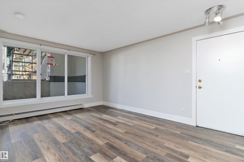 7 11008 124 Street, Edmonton, AB - Indoor Photo Showing Other Room