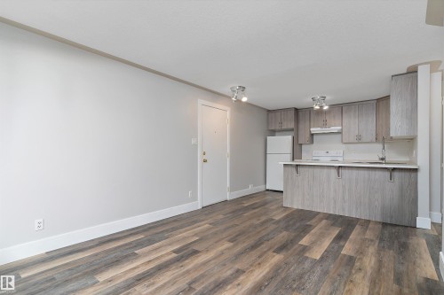 7 11008 124 Street, Edmonton, AB - Indoor Photo Showing Kitchen