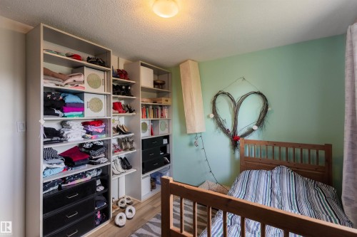 Integrated closet system featuring open shelving and pull-out drawers - 5931 138 Avenue, Edmonton, AB - Indoor Photo Showing Bedroom