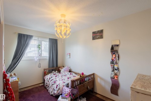White ceiling with a contemporary spherical light fixture - 5931 138 Avenue, Edmonton, AB - Indoor Photo Showing Bedroom