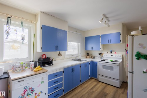 Kitchen featuring wood-finish flooring and white countertops - 5931 138 Avenue, Edmonton, AB - Indoor Photo Showing Kitchen