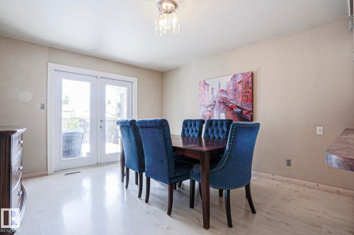 Dining area with light wood-finish flooring and neutral wall tones - 1214 85 Street Nw, Edmonton, AB - Indoor Photo Showing Dining Room