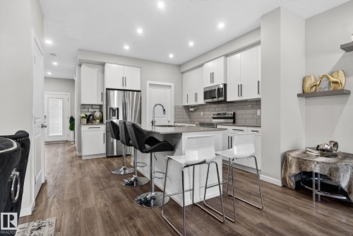 262 Rolston Wynd, Leduc, AB - Indoor Photo Showing Kitchen With Upgraded Kitchen