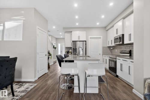 262 Rolston Wynd, Leduc, AB - Indoor Photo Showing Kitchen With Upgraded Kitchen