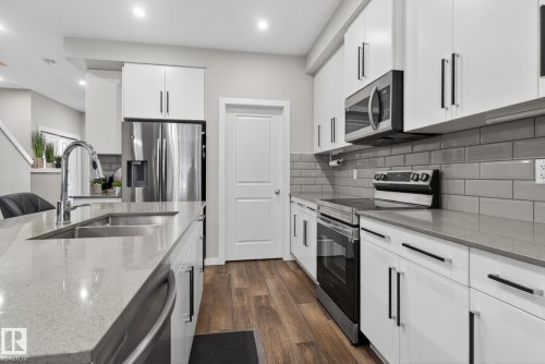 262 Rolston Wynd, Leduc, AB - Indoor Photo Showing Kitchen With Double Sink With Upgraded Kitchen