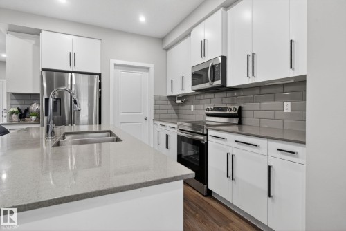 262 Rolston Wynd, Leduc, AB - Indoor Photo Showing Kitchen With Double Sink With Upgraded Kitchen