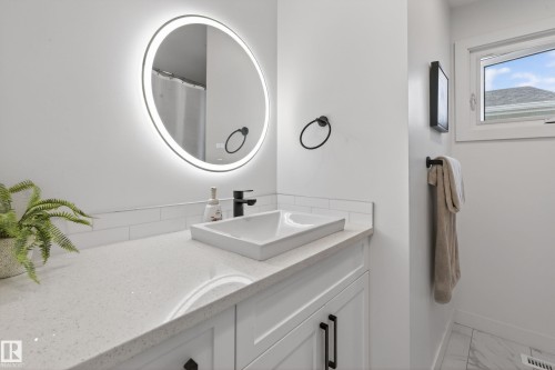 3232 145 Avenue, Edmonton, AB - Indoor Photo Showing Bathroom