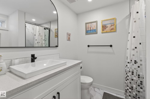 3232 145 Avenue, Edmonton, AB - Indoor Photo Showing Bathroom