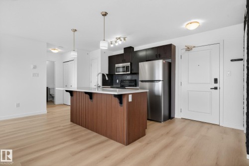 424 504 Albany Way, Edmonton, AB - Indoor Photo Showing Kitchen