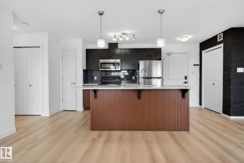 424 504 Albany Way, Edmonton, AB - Indoor Photo Showing Kitchen