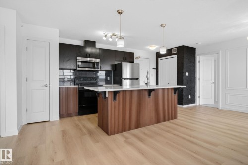 424 504 Albany Way, Edmonton, AB - Indoor Photo Showing Kitchen