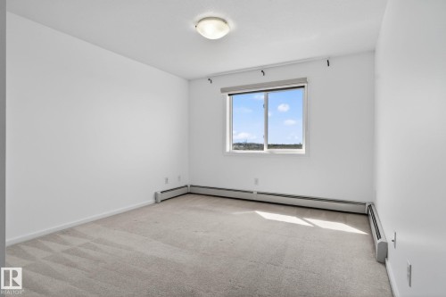 424 504 Albany Way, Edmonton, AB - Indoor Photo Showing Other Room
