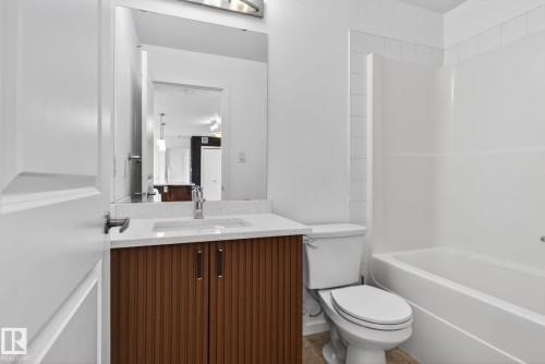 424 504 Albany Way, Edmonton, AB - Indoor Photo Showing Bathroom