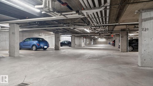 424 504 Albany Way, Edmonton, AB - Indoor Photo Showing Garage