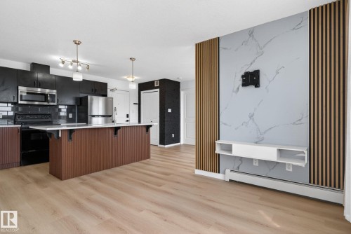 424 504 Albany Way, Edmonton, AB - Indoor Photo Showing Kitchen
