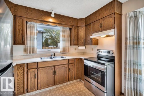 17524 57 Avenue, Edmonton, AB - Indoor Photo Showing Kitchen With Double Sink