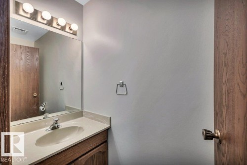 17524 57 Avenue, Edmonton, AB - Indoor Photo Showing Bathroom