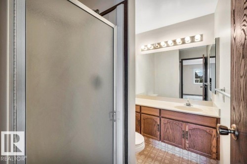 17524 57 Avenue, Edmonton, AB - Indoor Photo Showing Bathroom
