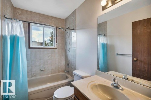 17524 57 Avenue, Edmonton, AB - Indoor Photo Showing Bathroom
