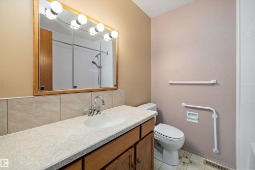 16307 111 Street, Edmonton, AB - Indoor Photo Showing Bathroom