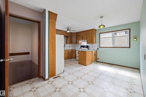 16307 111 Street, Edmonton, AB - Indoor Photo Showing Kitchen