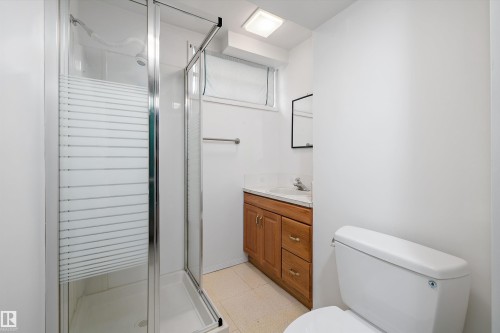 16307 111 Street, Edmonton, AB - Indoor Photo Showing Bathroom