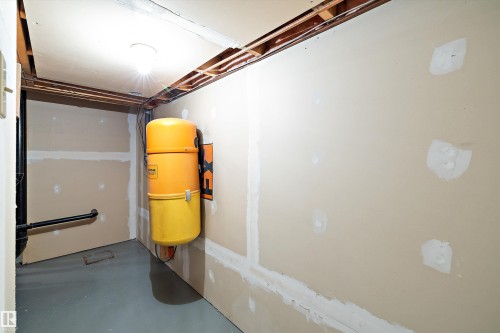 16307 111 Street, Edmonton, AB - Indoor