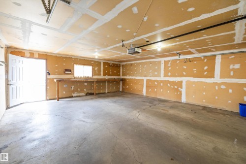 16307 111 Street, Edmonton, AB - Indoor Photo Showing Garage