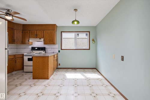 16307 111 Street, Edmonton, AB - Indoor Photo Showing Kitchen