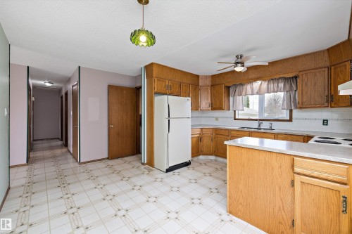 16307 111 Street, Edmonton, AB - Indoor Photo Showing Kitchen