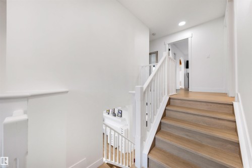 1322 Malone Place, Edmonton, AB - Indoor Photo Showing Other Room
