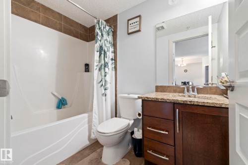 214 10530 56 Avenue, Edmonton, AB - Indoor Photo Showing Bathroom
