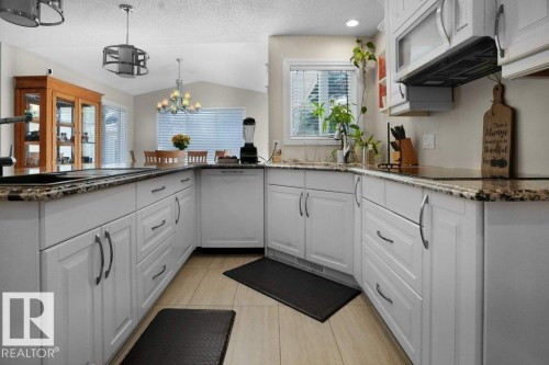 762 Wells Wynd, Edmonton, AB - Indoor Photo Showing Kitchen