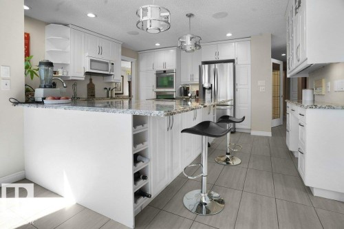 762 Wells Wynd, Edmonton, AB - Indoor Photo Showing Kitchen With Upgraded Kitchen