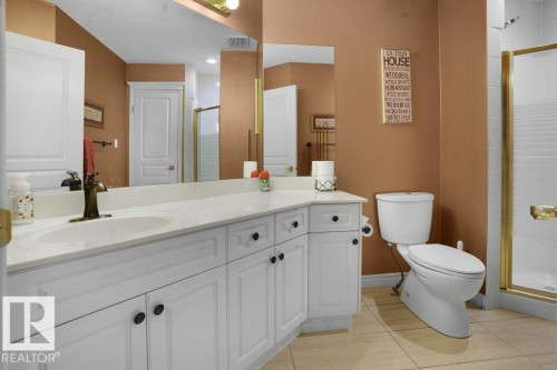762 Wells Wynd, Edmonton, AB - Indoor Photo Showing Bathroom