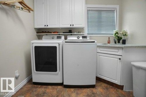 762 Wells Wynd, Edmonton, AB - Indoor Photo Showing Laundry Room