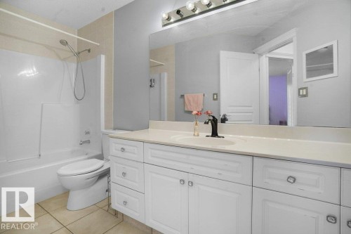 762 Wells Wynd, Edmonton, AB - Indoor Photo Showing Bathroom