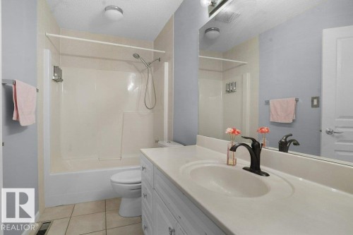 762 Wells Wynd, Edmonton, AB - Indoor Photo Showing Bathroom