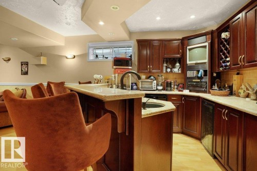 762 Wells Wynd, Edmonton, AB - Indoor Photo Showing Kitchen