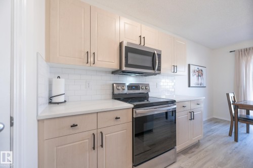2928 25 Street, Edmonton, AB - Indoor Photo Showing Kitchen