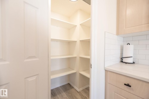 2928 25 Street, Edmonton, AB - Indoor With Storage